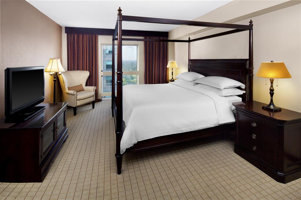 Sheraton Raleigh Hotel Room photo